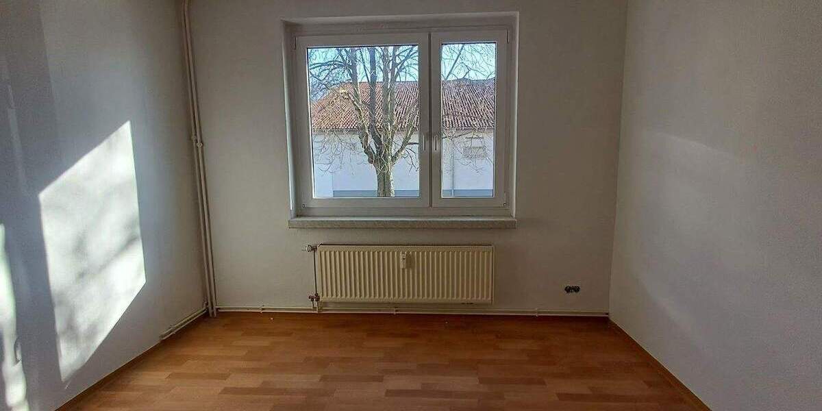 Etagenwohnung Merseburg - 4 Zimmer, 73 m&sup2;, 476&euro; | Angebot:25938748