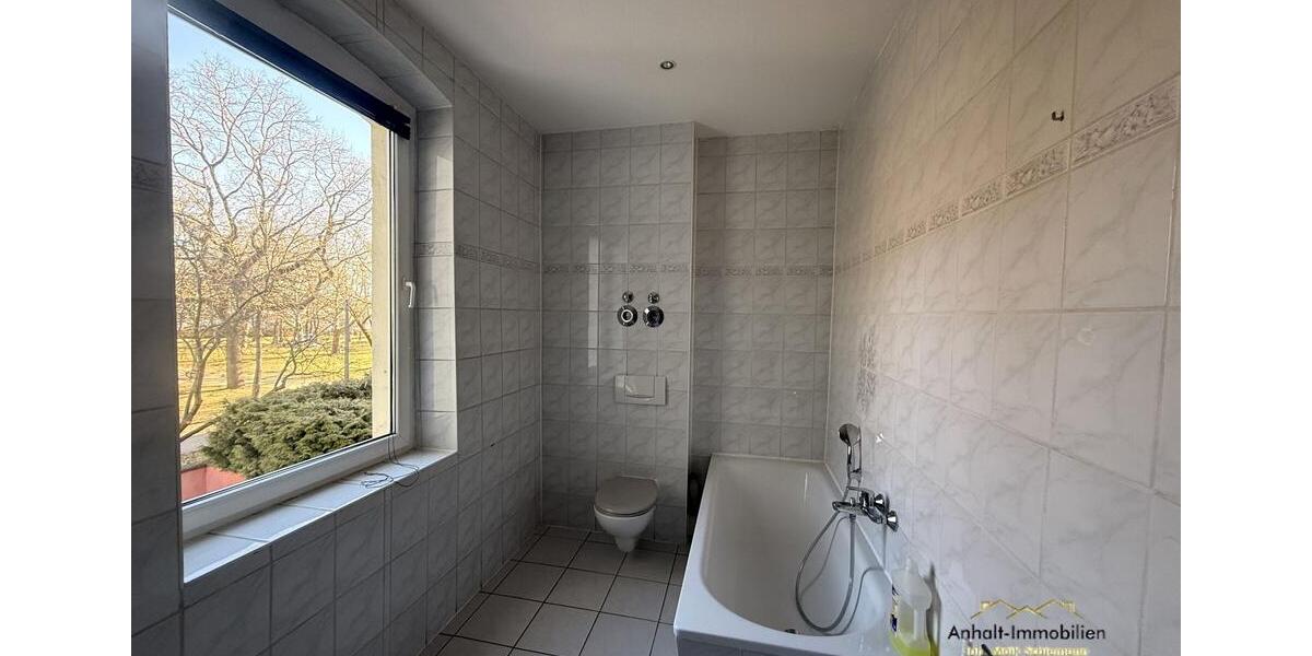 Etagenwohnung Bitterfeld-Wolfen Bitterfeld - 2 Zimmer, 69 m&sup2;, 410&euro; | Angebot:25342043