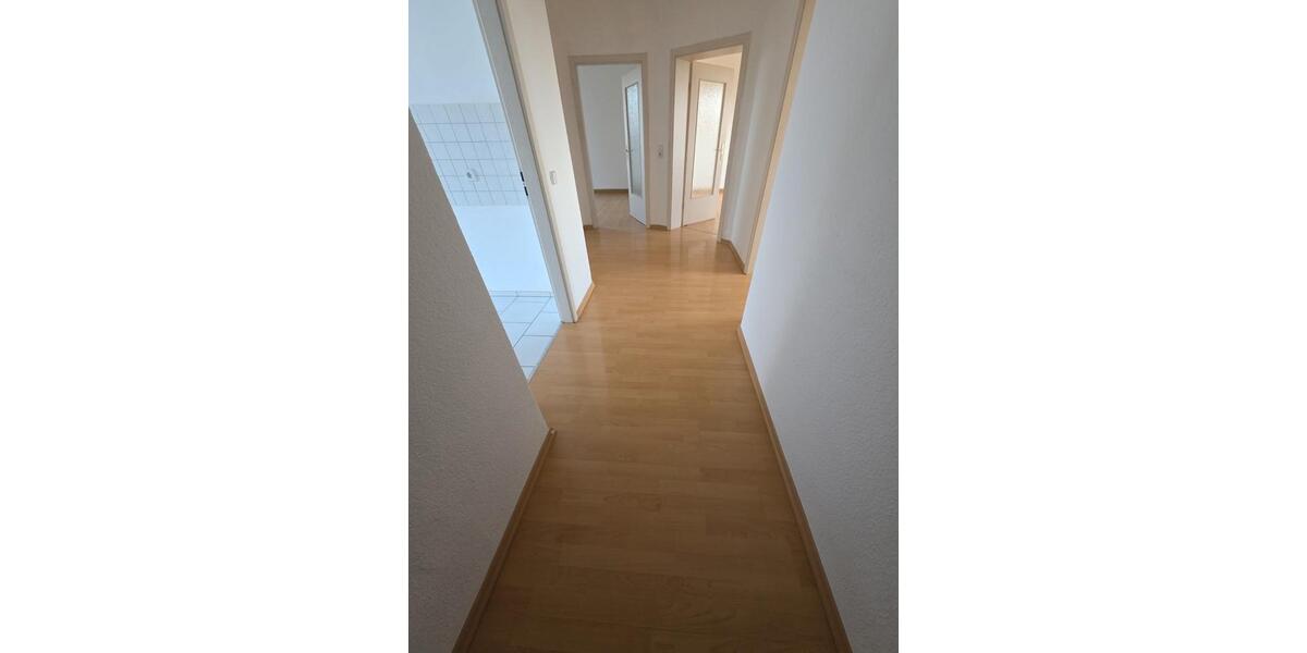 Dachgeschoßwohnung Halle (Saale) Damaschkestraße - 3 Zimmer, 72 m&sup2;, 660&euro; | Angebot:26003583