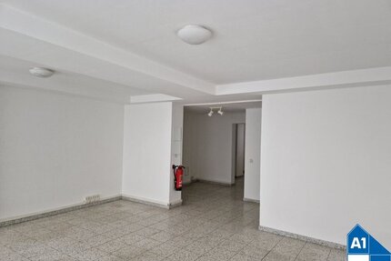Charlottenviertel: Gewerbeeinheit als LadenlokalBüroPraxis mit Pkw-Stellplatz im Innenstadtbereich
