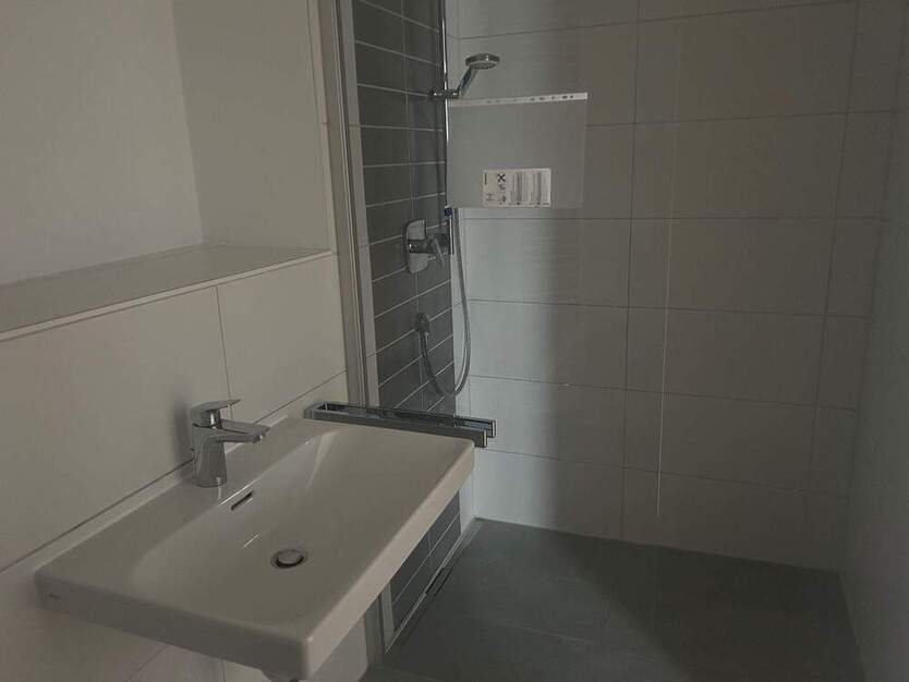 Luxuriöse 3-Zimmer-Wohnung mit Aufzug, Fußbodenheizung, Einbauküche, 2 Bädern & Wohnküche mit Balkon!