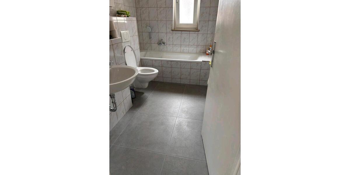 Dachgeschoßwohnung Merseburg - 3 Zimmer, 59 m&sup2;, 400&euro; | Angebot:26522409