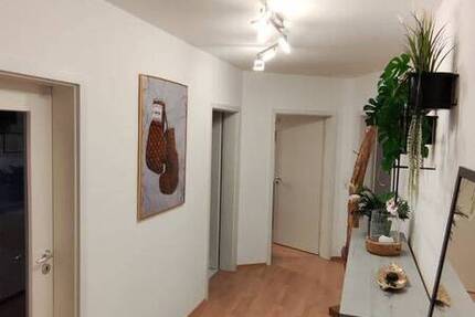 * DG-Wohnung in Gohlis * 2 Zimmer * Wanne * EBK gegen Ablöse vom Vormieter *