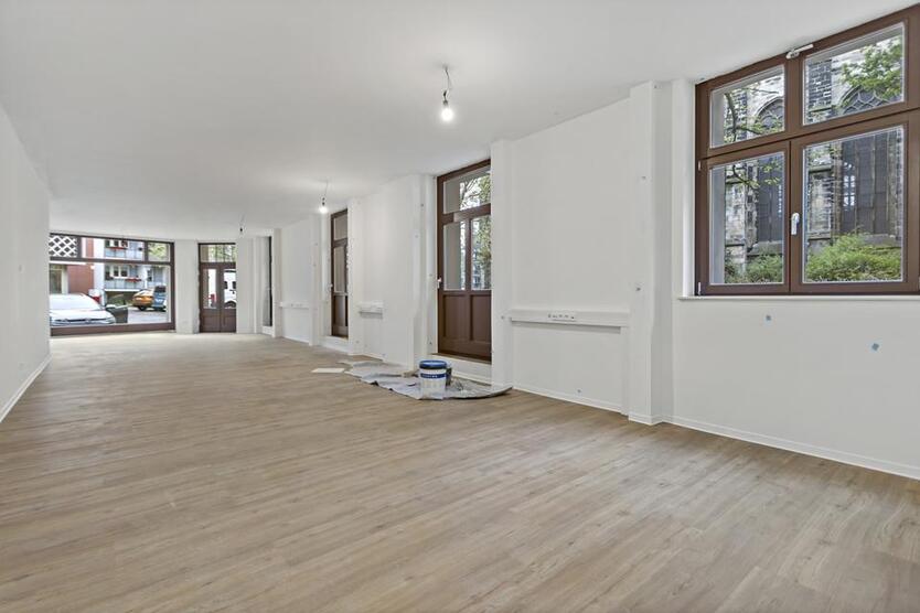 Erstbezug nach Kernsanierung - Ladenfläche im alten Polizeipräsidium