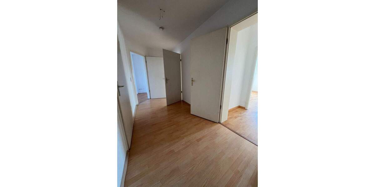 Zimmer Halle Damaschkestraße - 4 Zimmer, 86 m&sup2;, 695&euro; | Angebot:25984564