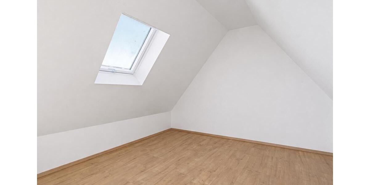 Dachgeschoßwohnung Bitterfeld-Wolfen Bitterfeld - 4 Zimmer, 93 m&sup2;, 840&euro; | Angebot:25569007