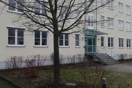 HALLE MIT KÜHLHALLE, HOCHREGALLAGER, BÜROS UND BESPRECHUNGSRAUM, TOP!