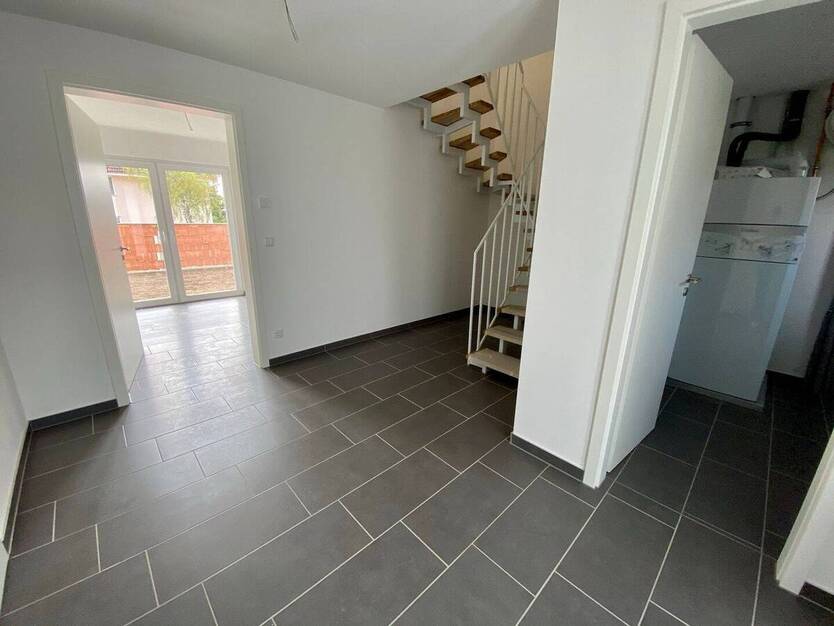 Einziehen und Wohlfühlen! Haushälfte mit Fußbodenheizung, Garage und Garten zu verkaufen! 4 zimmer