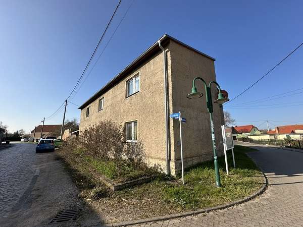 Haus zum Kaufen in Könnern 42.000 € 180 m²