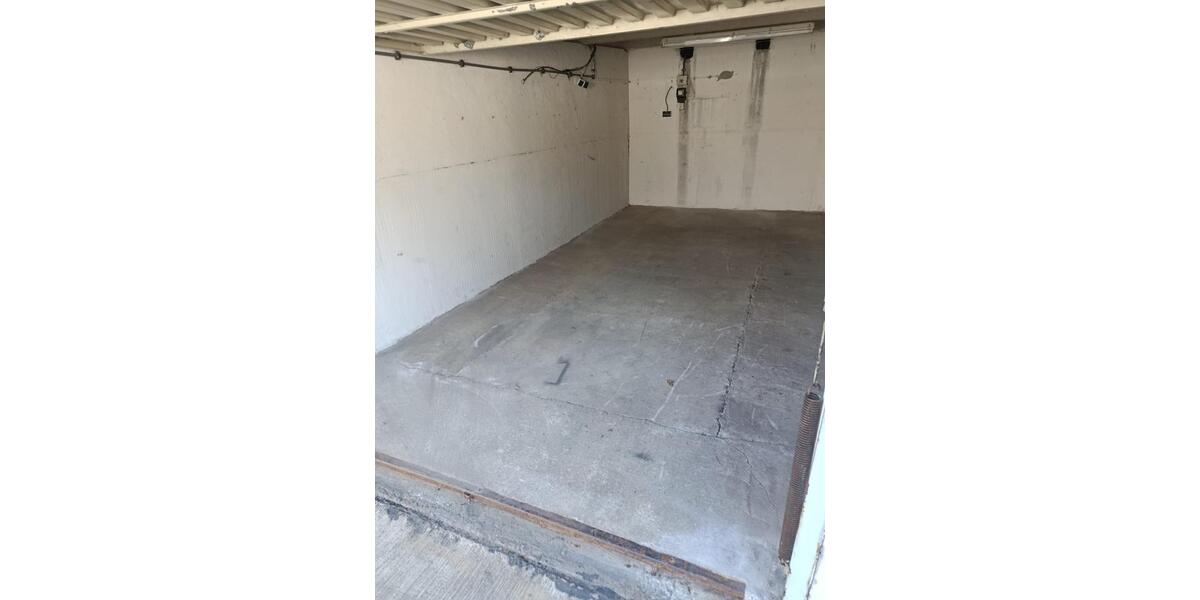 Garagen / Stellplätze Halle (Saale) Halle-Neustadt - 75&euro; | Angebot:26343795