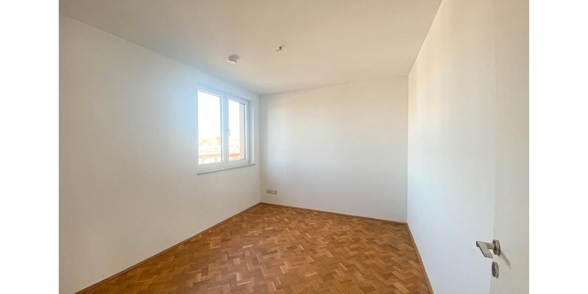 Etagenwohnung Halle (Saale) Damaschkestraße - 3 Zimmer, 95 m&sup2;, 1.000&euro; | Angebot:26587413