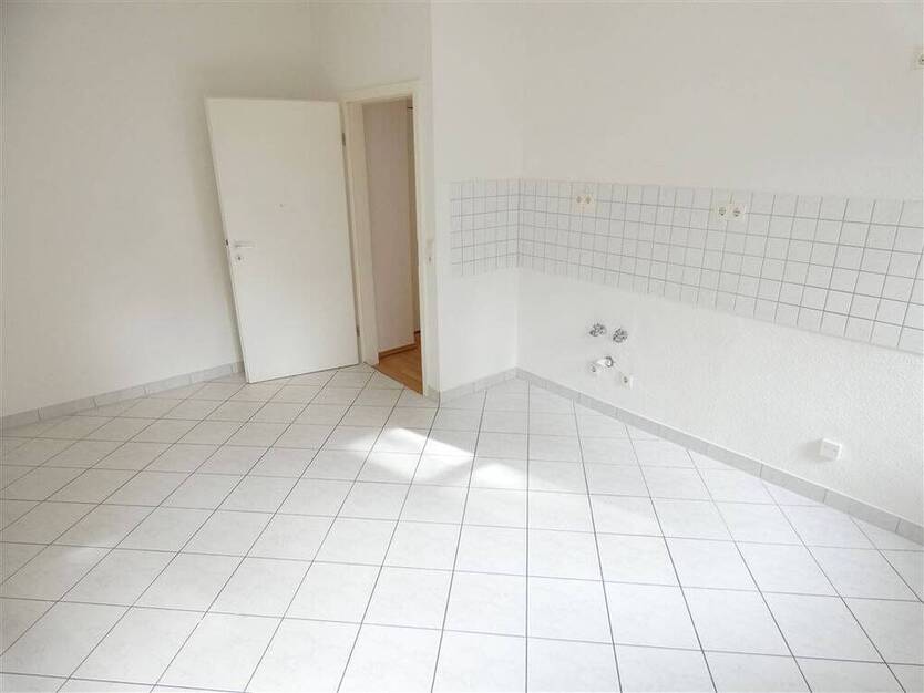 Schöne 2-Zi.-Wohnung mit Balkon, Bad mit Fenster im Grünen
