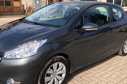 Peugeot 208 68.414 km 4.990 &euro; Glauzig 06369