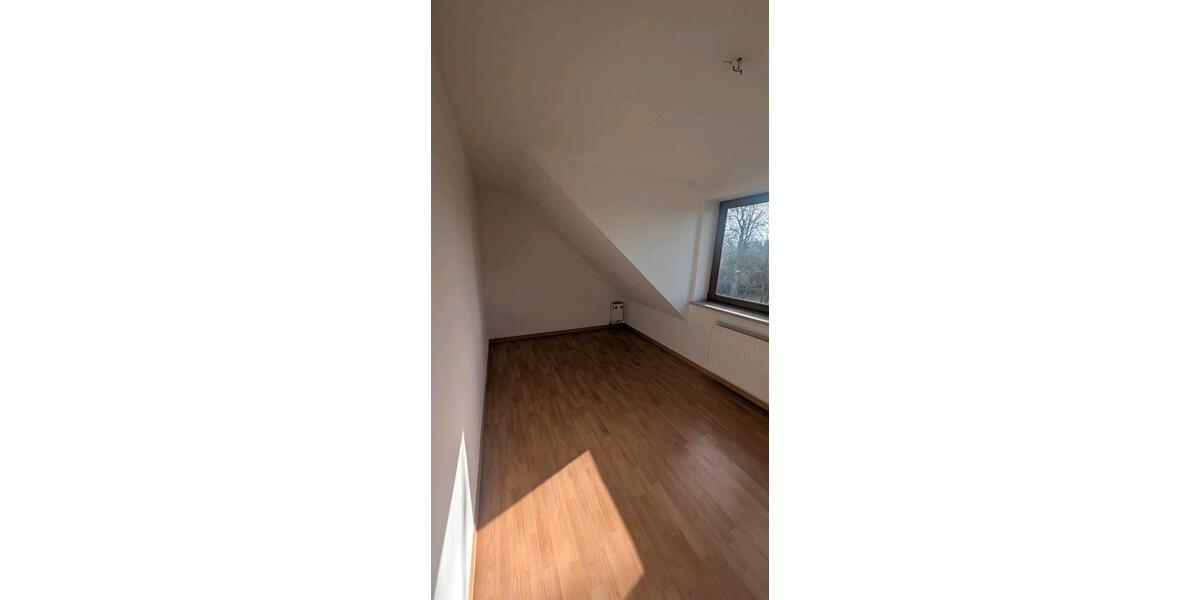 Dachgeschoßwohnung Schkeuditz - 3 Zimmer, 106 m&sup2;, 700&euro; | Angebot:25291764
