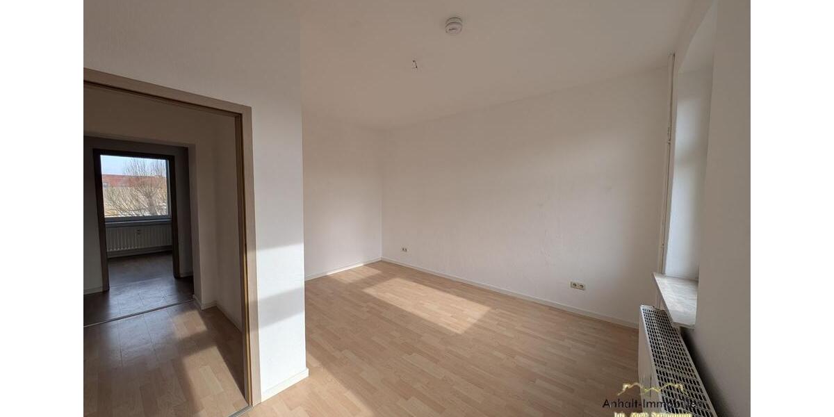 Etagenwohnung Bitterfeld-Wolfen Bitterfeld - 3 Zimmer, 84 m&sup2;, 480&euro; | Angebot:25547013