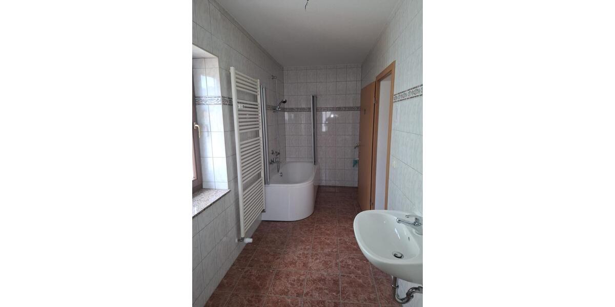 Etagenwohnung Bad Lauchstädt - 2.5 Zimmer, 64 m&sup2;, 416&euro; | Angebot:25874922