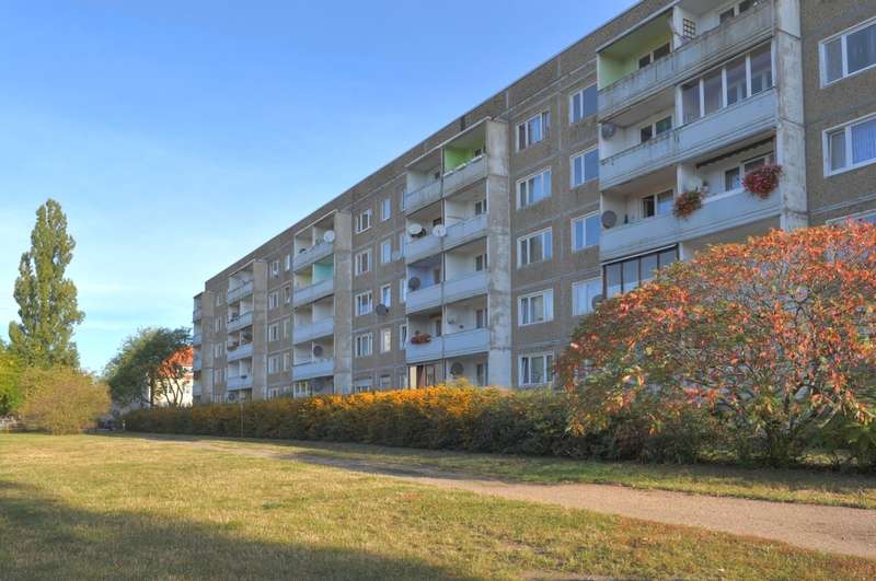 Wohnung zum Mieten in Halle 310 € 50.96 m² 2 zimmer