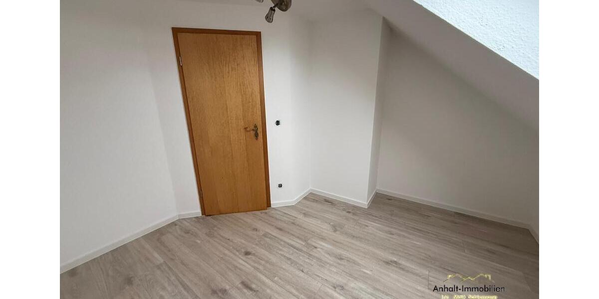 Dachgeschoßwohnung Südliches Anhalt - 3 Zimmer, 56 m&sup2;, 406&euro; | Angebot:24690924