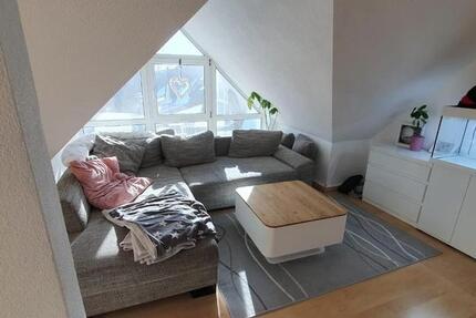 Helle 3-Raum-DG-Wohnung mit Einbauküche + Stellplatz - ab sofort 3 zimmer