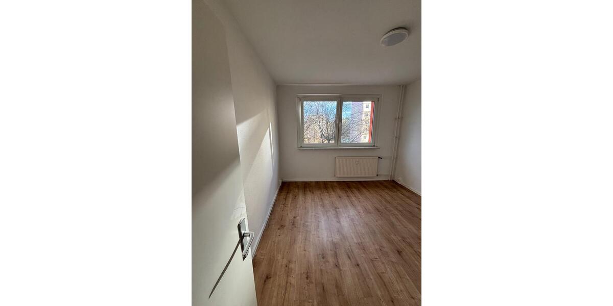 Etagenwohnung Halle (Saale) Halle-Neustadt - 3 Zimmer, 56 m&sup2;, 420&euro; | Angebot:25943676