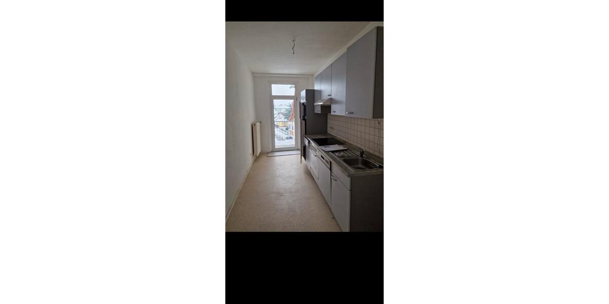 Dachgeschoßwohnung Halle (Saale) Damaschkestraße - 3 Zimmer, 65 m&sup2;, 600&euro; | Angebot:26003576