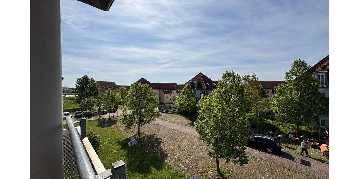 * ETW * DG-Maisonette * 3,5-RWE * gut vermietet * Balkon * 2 Bäder * PKW-Stellplatz * 4 zimmer