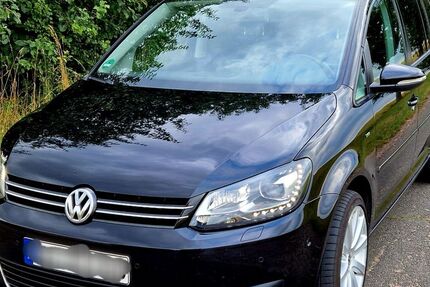 VW Touran 232.500 km 8.800 &euro; Petersberg 06193