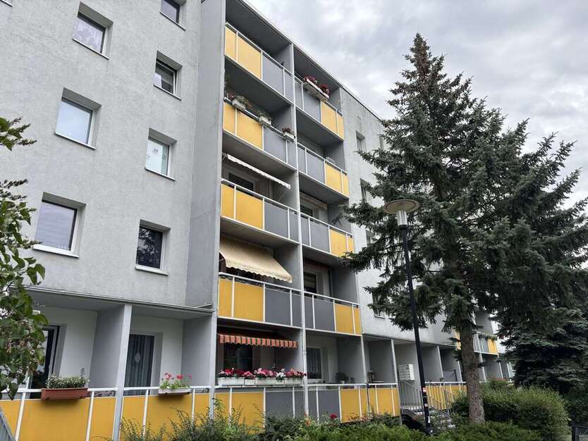 Wohnung zum Kaufen in Halle 120.000 € 71.7 m²