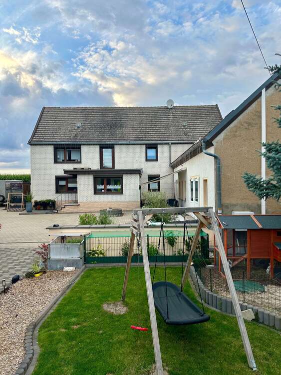 Haus zum Kaufen in Bad Lauchstädt 339.000 € 195.7 m²
