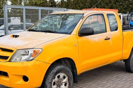 Toyota Hilux 242.400 km 5.990 &euro; Bitterfeld-Wolfen Ot Bobbau 06766