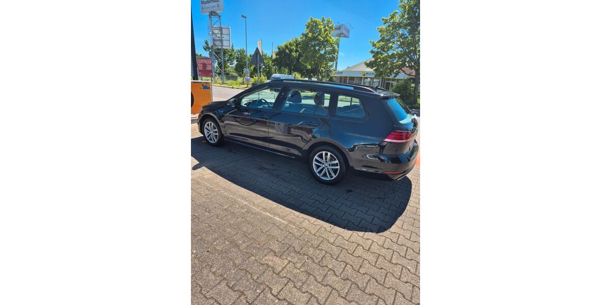 VW Golf 214.000 km 9.999 &euro; Kabelsketal OT Osmünde 06184