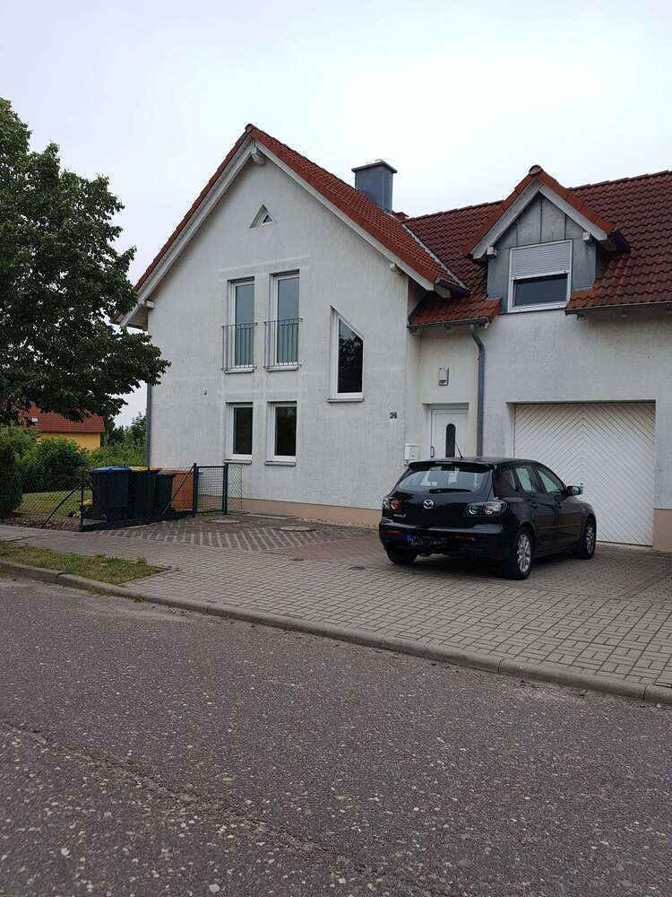 Haus zum Mieten in Schkopau 900 € 135 m²