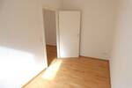 Schöne 2-Zi.-Wohnung mit Balkon, Bad mit Fenster im Grünen