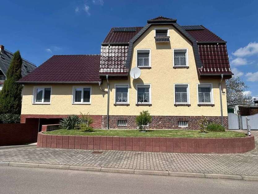 Haus zum Kaufen in Bad Lauchstädt 390.000 € 163 m²