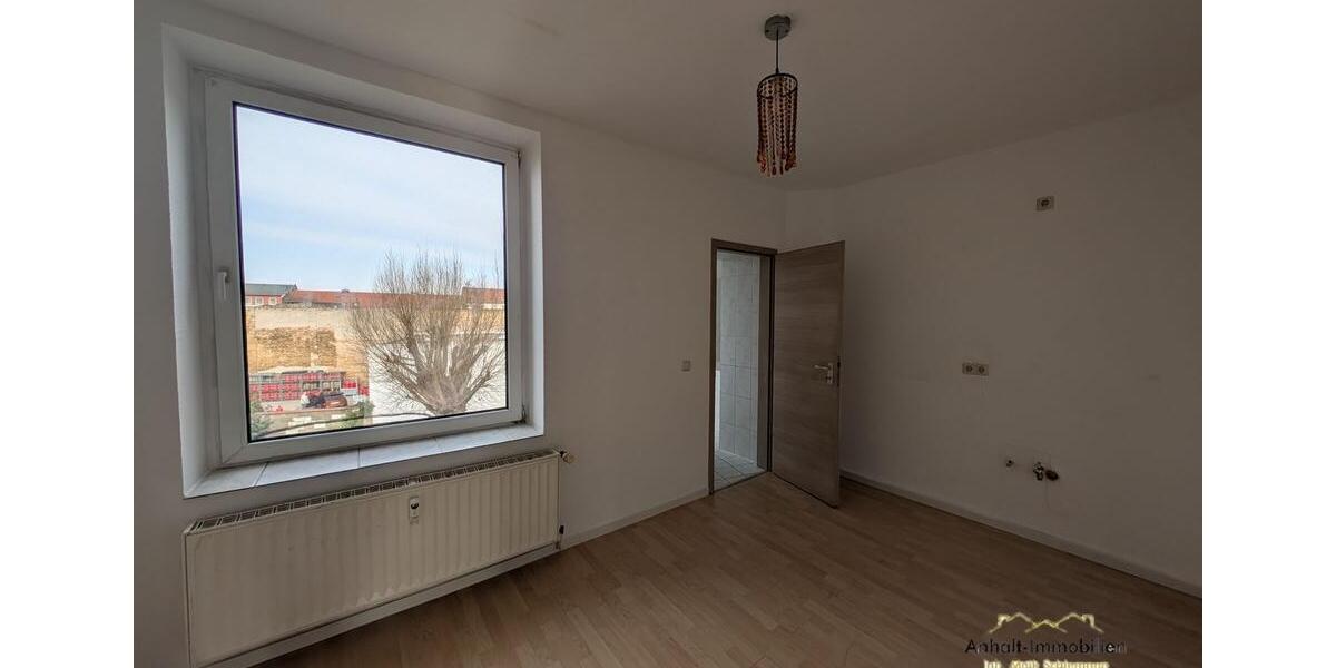 Etagenwohnung Bitterfeld-Wolfen Bitterfeld - 3 Zimmer, 84 m&sup2;, 480&euro; | Angebot:25547013