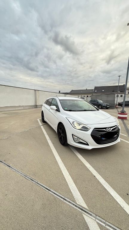 Hyundai i40 186.500 km 6.400 € Grünau- Ost 04209
