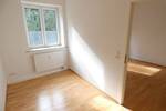 Schöne 2-Zi.-Wohnung mit Balkon, Bad mit Fenster im Grünen