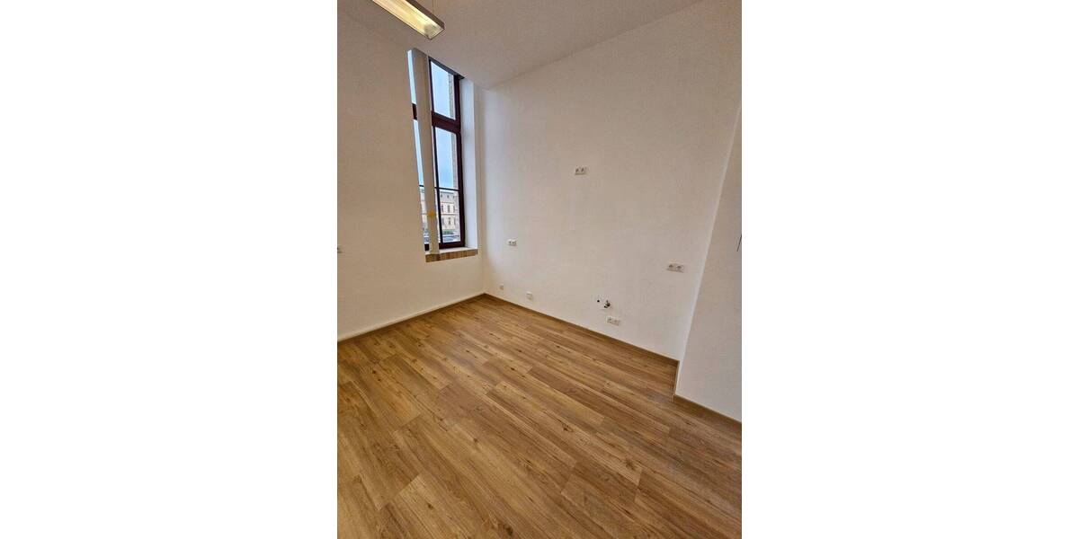 Gewerbeobjekt Halle Lutherplatz - 7 Zimmer, 908 m&sup2;, 9.536&euro; | Angebot:26029558