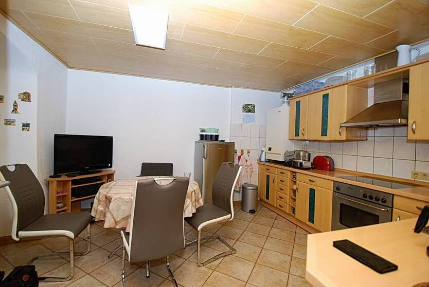 Nördlicher Saalekreis: Idyllisches Wohnen mit Platz für 2 Familien, Nebengelass & Pool 1 zimmer