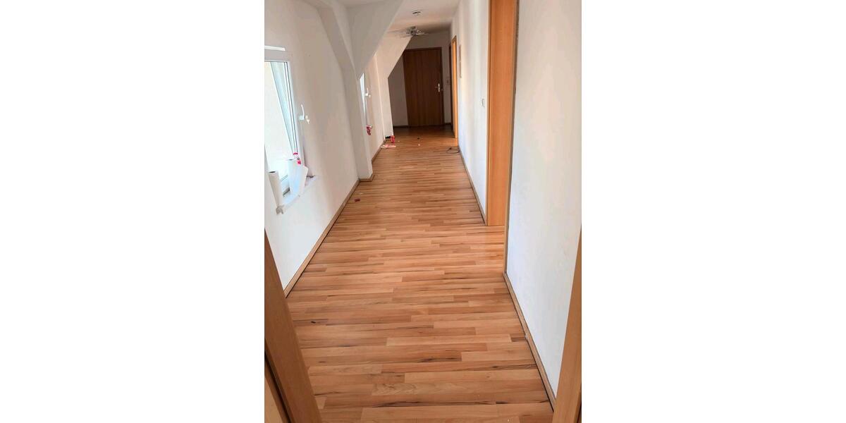 Dachgeschoßwohnung Halle (Saale) Damaschkestraße - 3 Zimmer, 90 m&sup2;, 750&euro; | Angebot:27627497