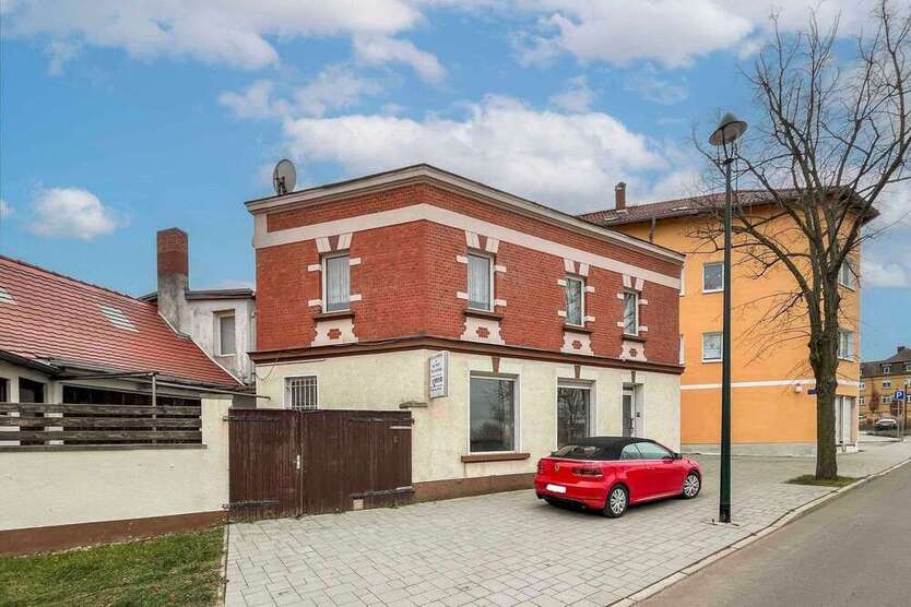 Haus zum Kaufen in Bad Dürrenberg 155.000 € 149.95 m²