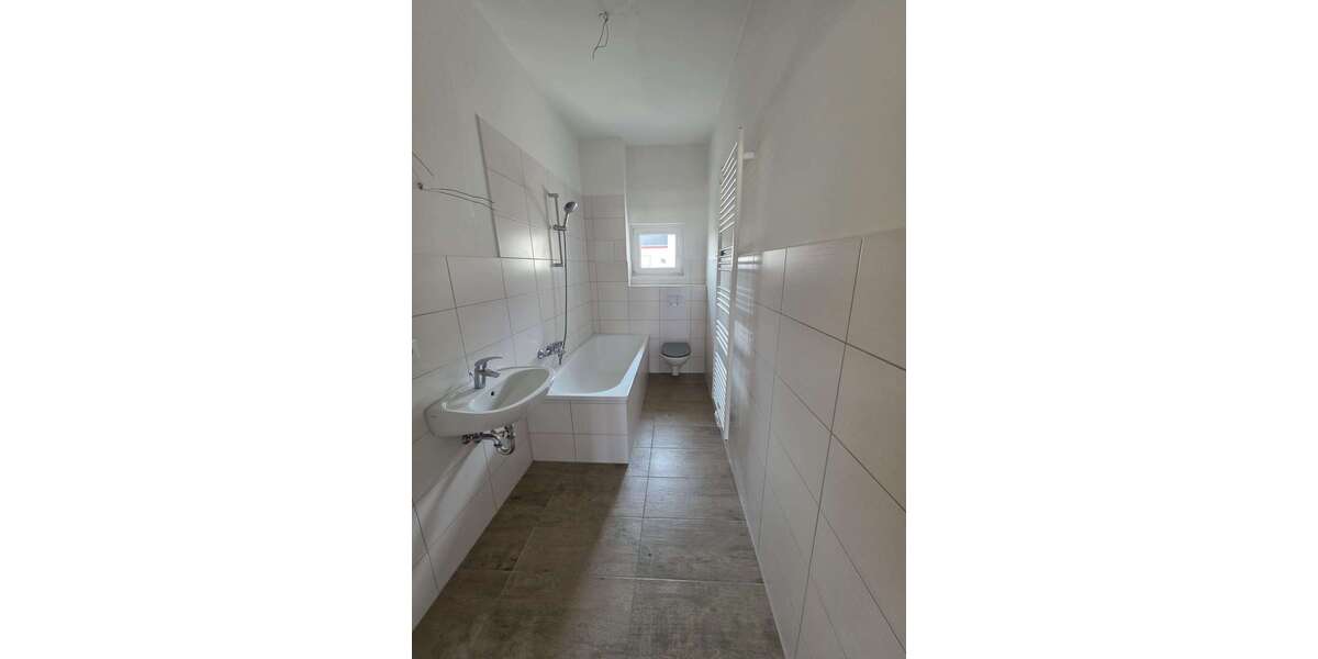 Etagenwohnung Bitterfeld Bitterfeld - 3 Zimmer, 80 m&sup2;, 577&euro; | Angebot:27232456