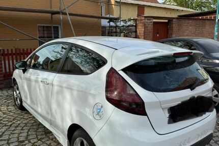 Ford Fiesta 153.177 km 2.499 &euro; Halle saale 06110