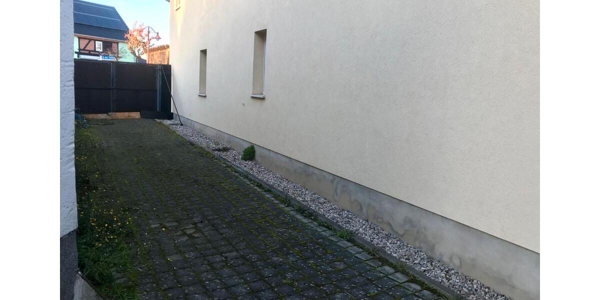 Einfamilienhaus Leuna - 8 Zimmer, 270 m&sup2;, 420.000&euro; | Angebot:23634405