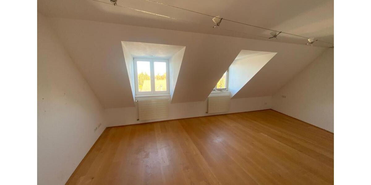 Dachgeschoßwohnung Zörbig - 5 Zimmer, 206 m&sup2;, 1.130&euro; | Angebot:20092302