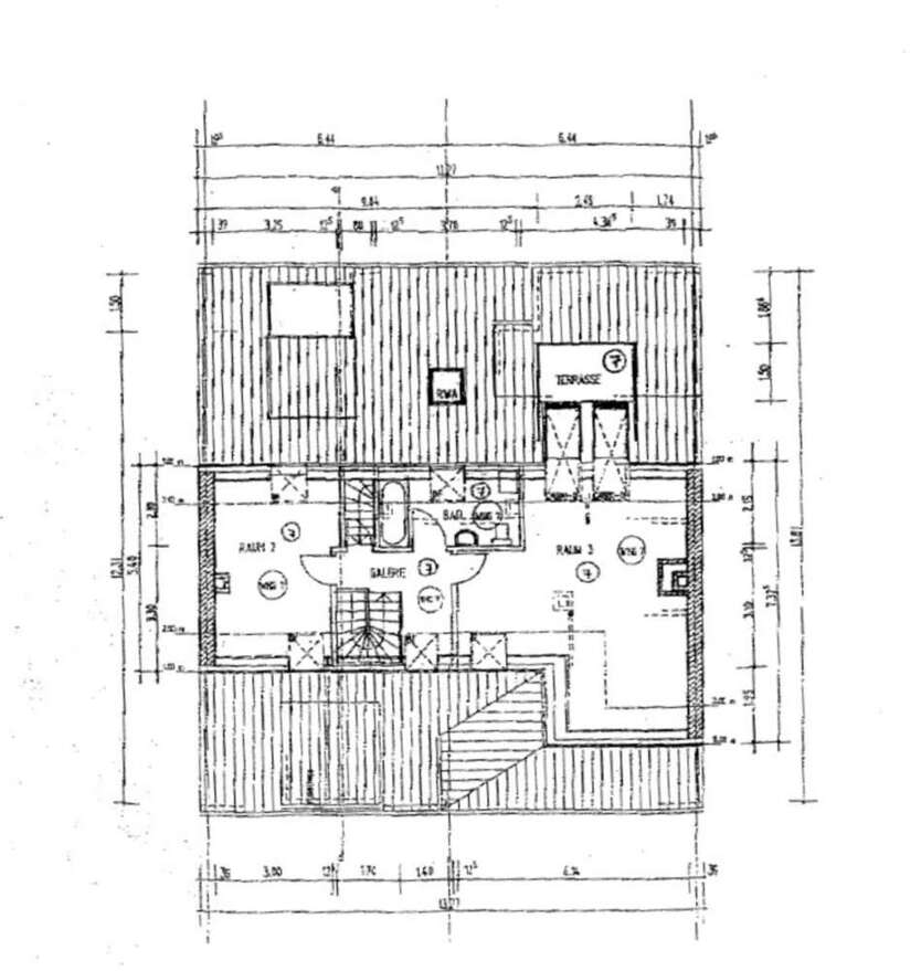 Schicke Maisonette-Wohnung mit Balkon + Dachterrasse