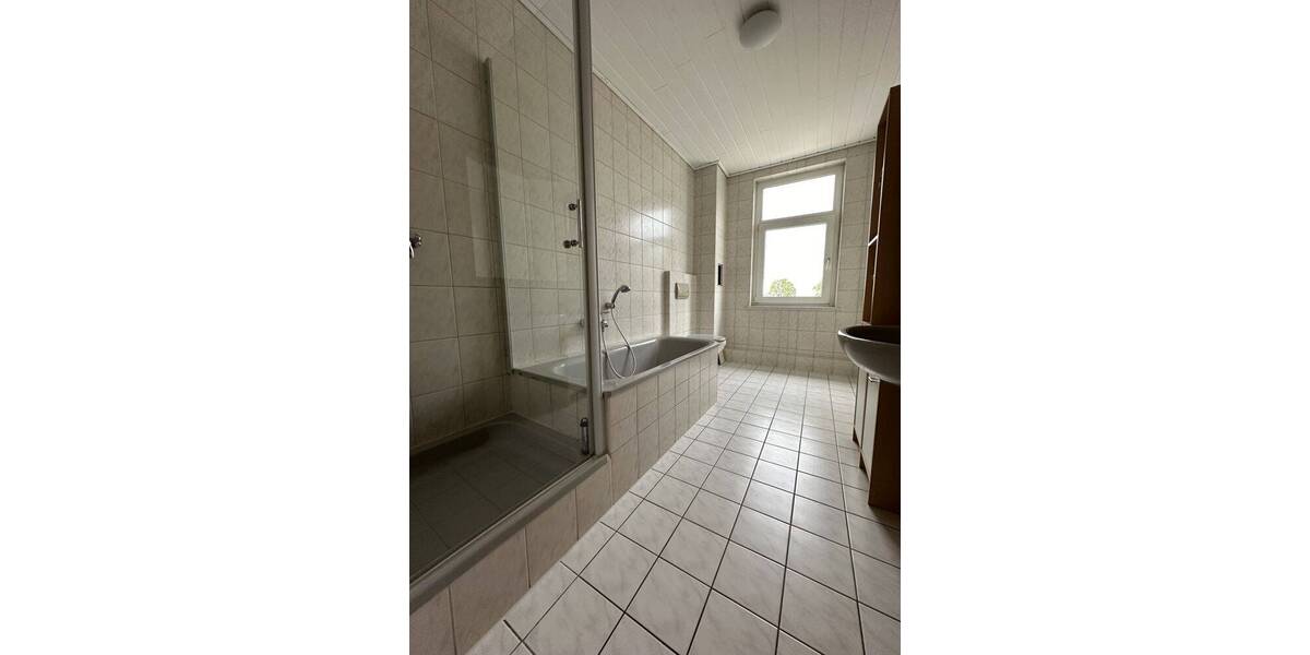 Etagenwohnung Lützen - 4 Zimmer, 120 m&sup2;, 900&euro; | Angebot:26797660