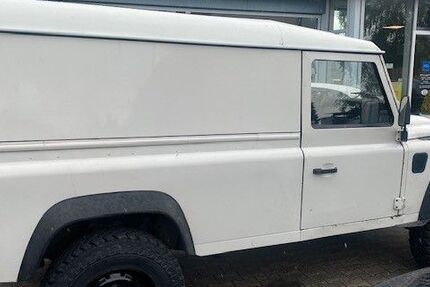 Land Rover Defender 215.000 km 17.900 € Halle/Saale 06116