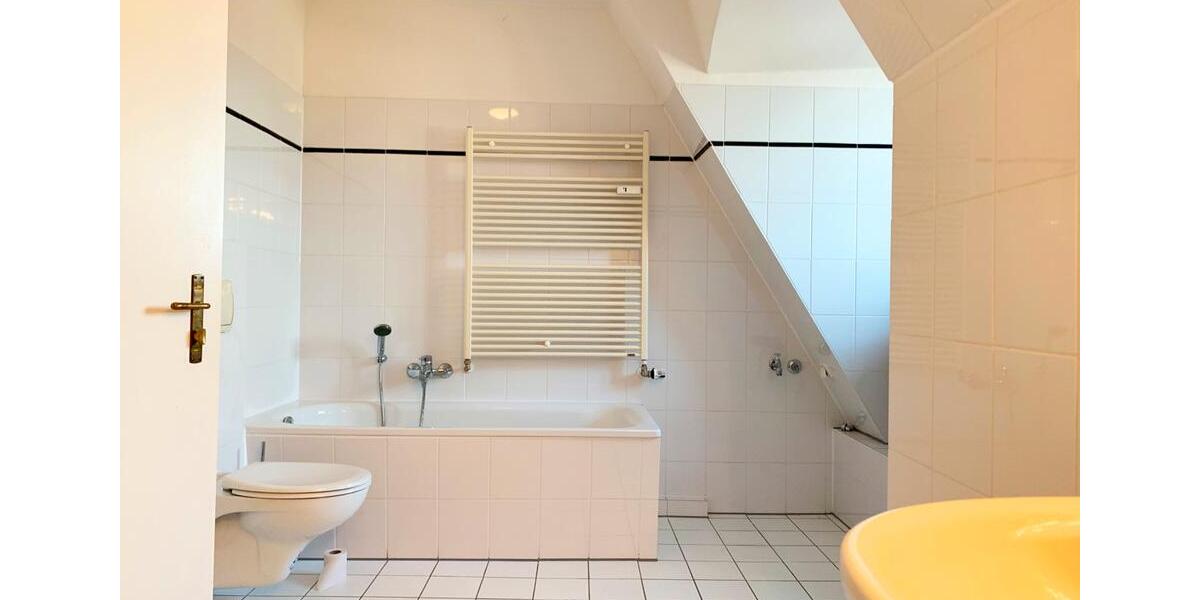 Dachgeschoßwohnung Halle (Saale) - 3 Zimmer, 75 m&sup2;, 1.290&euro; | Angebot:26008357