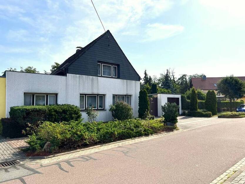 Idyllisches Einfamilenhaus mit Garage, überdachter Terrasse u. Garten in unmittelbarer Goitzschenähe